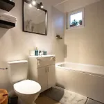 Ultracentral Hong Kong 3 Bdrm Lejlighed