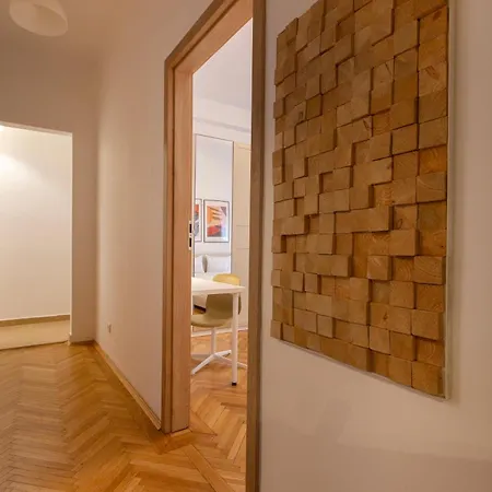 Apartment Ultracentral Hong Kong 3 Bdrm Bucharest