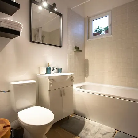 Ultracentral Hong Kong 3 Bdrm Lägenhet