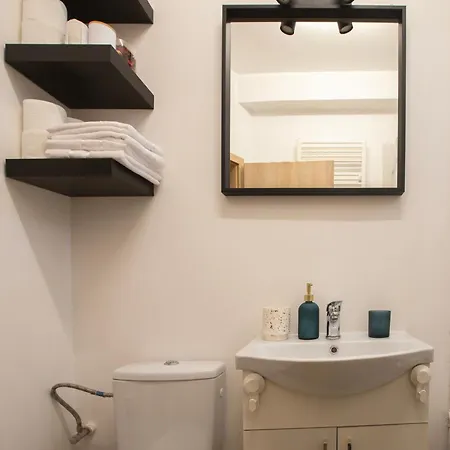 Ultracentral Hong Kong 3 Bdrm Apartment *