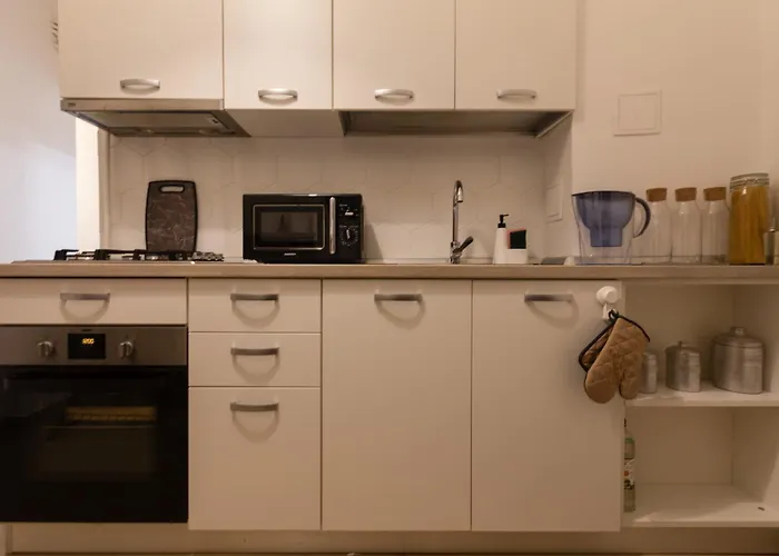 Ultracentral Hong Kong 3 Bdrm *