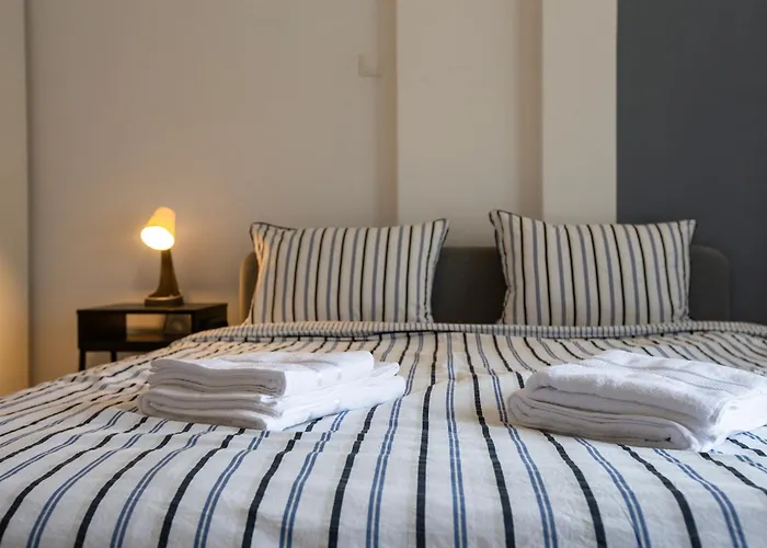 Ultracentral Hong Kong 3 Bdrm *