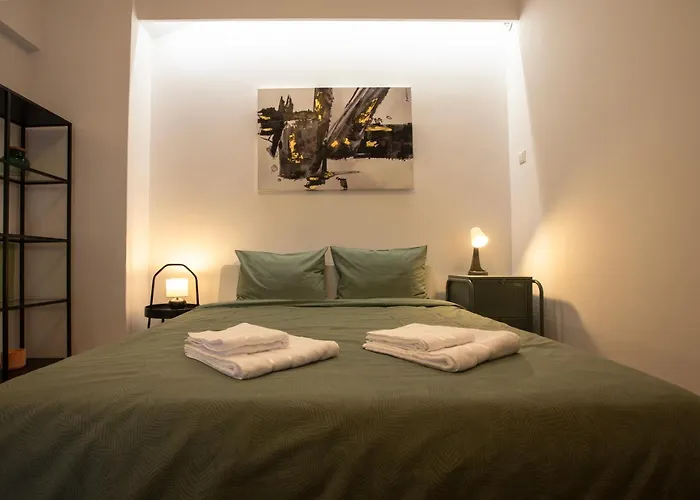 アパート Ultracentral Hong Kong 3 Bdrm *