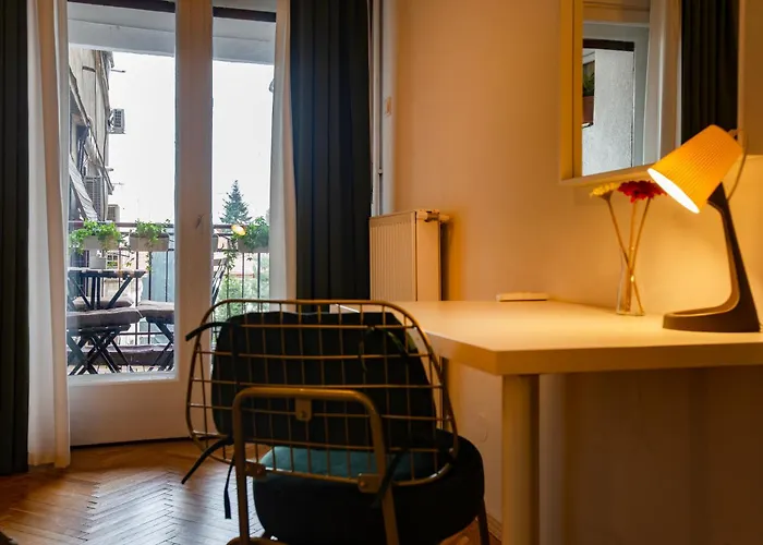 Ultracentral Hong Kong 3 Bdrm * بوخارست