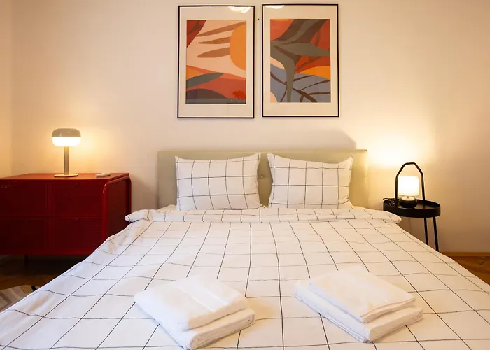 アパート Ultracentral Hong Kong 3 Bdrm *