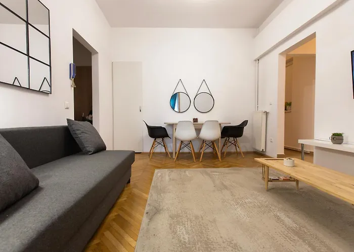 Ultracentral Hong Kong 3 Bdrm *