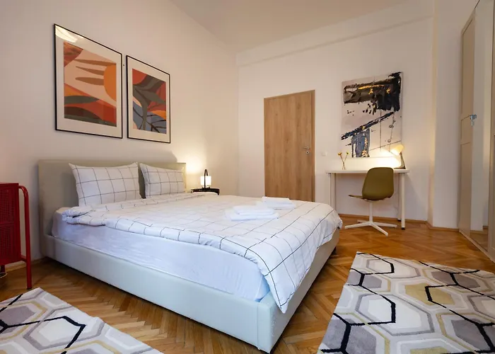 Ultracentral Hong Kong 3 Bdrm * بوخارست