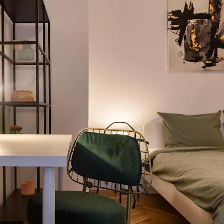 Ultracentral Hong Kong 3 Bdrm *