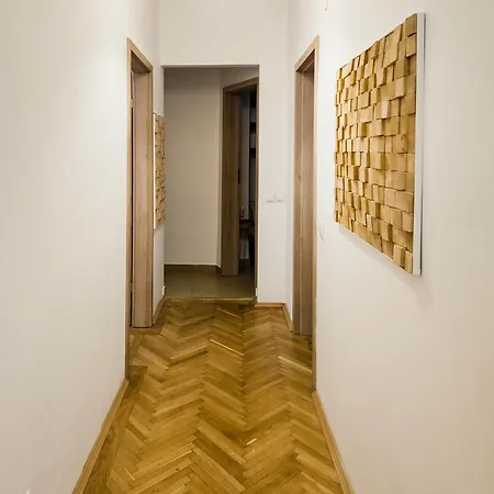 Ultracentral Hong Kong 3 Bdrm 公寓