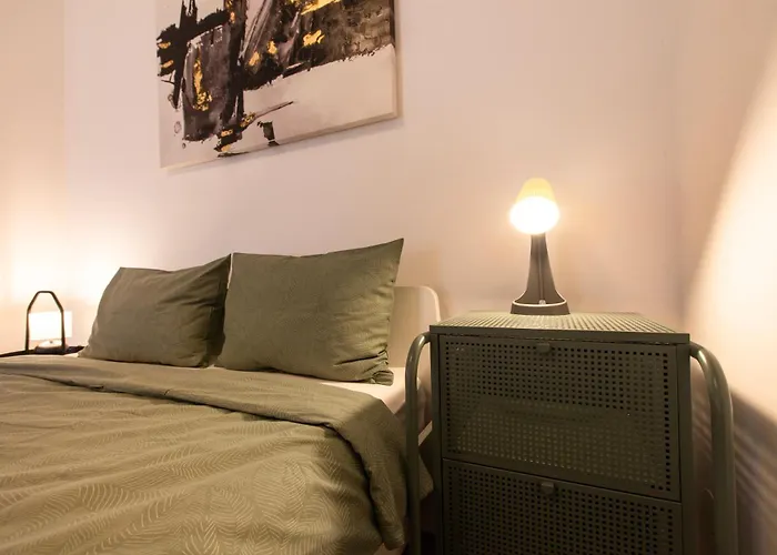 Ultracentral Hong Kong 3 Bdrm *