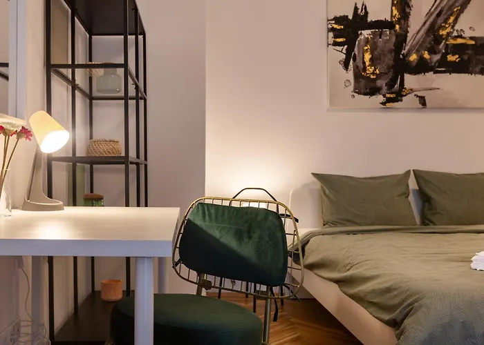 Ultracentral Hong Kong 3 Bdrm *